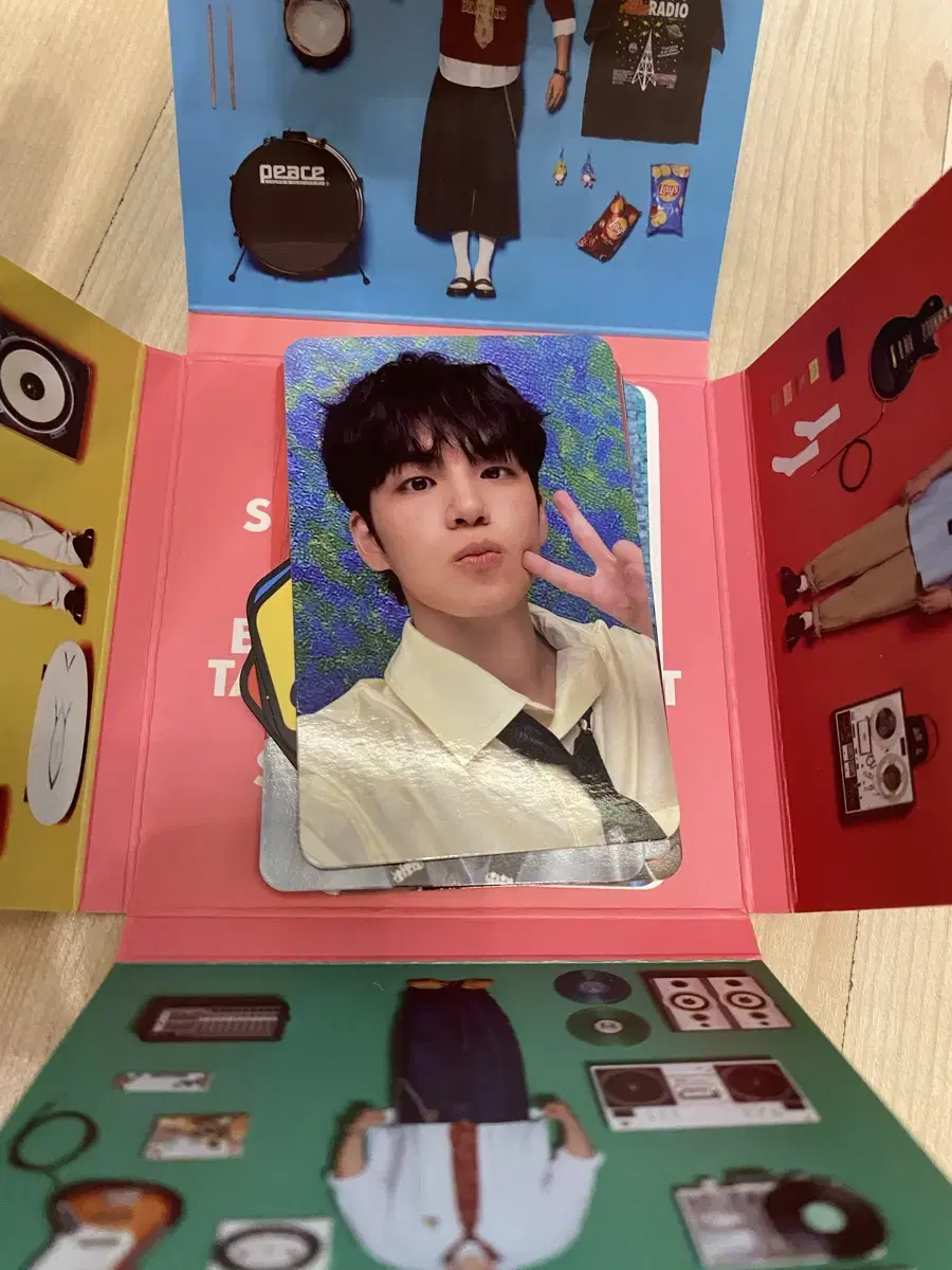 DAY6 | 데이식스 DAY6 pop up DAY6.zip pop-up store confetti